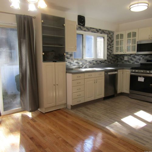 2 Oak Dr, New Hyde Park NY  11040-3315 exterior