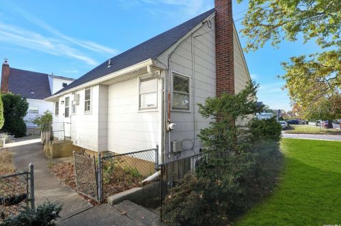 1416 Clay St, Floral Park NY  11003-1013 exterior