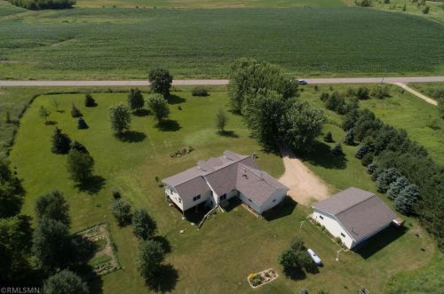 1748 30th Ave, Hammond WI  54015-5215 exterior