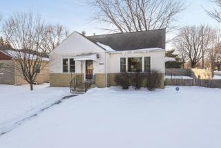 3056 Mckinley St, Minneapolis, MN 55418-2318
