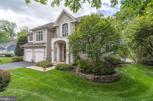 11319 Bright Pond Ln, Herndon, VA 20194-1006