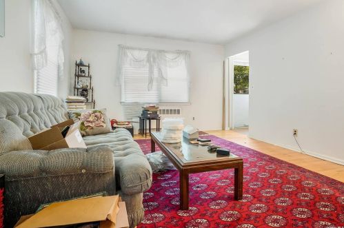 608 6th St, Elwood NY  11731-2326 exterior