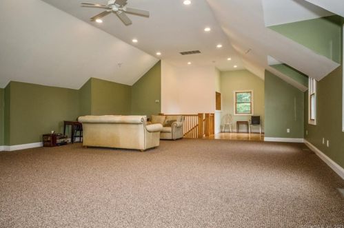 11 High Mdw Rd, Huntington CT 06484-3475 exterior