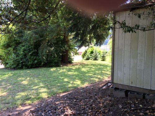 135 Spring St, Greenacres, OR 97473-9776