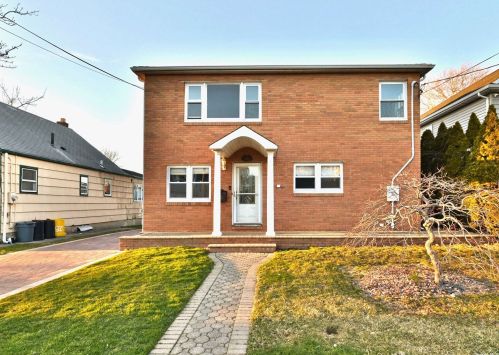 252 Pacific Ave, Meadowmere Park, NY 11559-1214