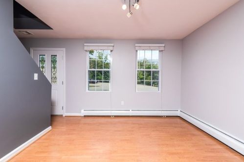 329 Commonwealth Ave, Warwick RI  02886-2756 exterior