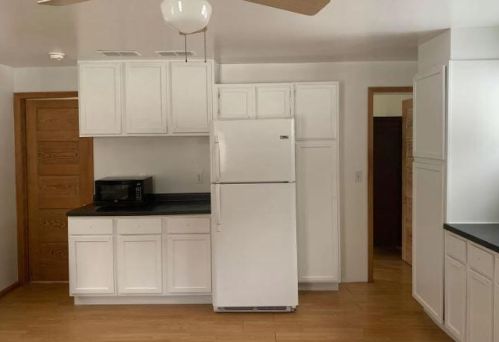 323 Oak Ridge Dr, Twin Lakes, WI 53181-9705