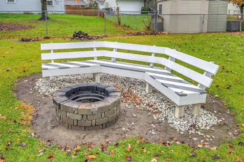 1055 Champagne Dr, Marion OH  43302-6626 exterior