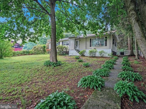 52 Lehigh St, Coaldale, PA 18218-1521