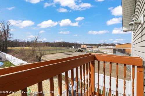 4 Krueger Pl, Middletown NJ  07748-5729 exterior