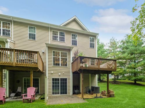 840 Huntington Dr, Fishkill NY  12524-4918 exterior