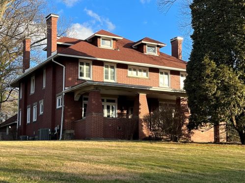 204 Charles Ave, New Kensington, PA 15068-5332