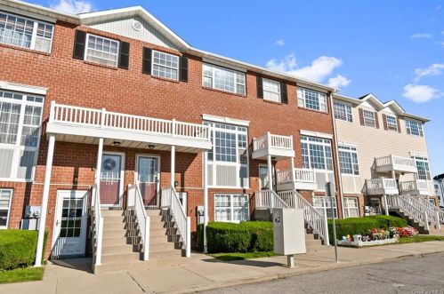 115 Surf Dr, Bronx, NY 10473-2487