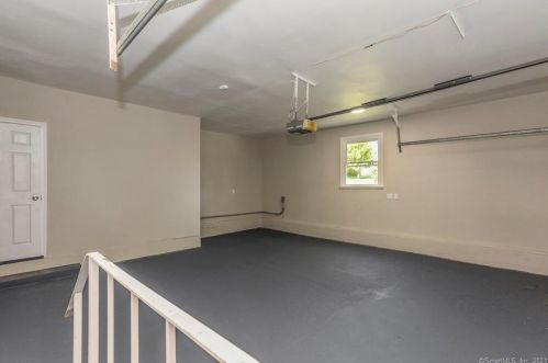 3 Marlin Dr, Waterford CT  06385-2605 exterior