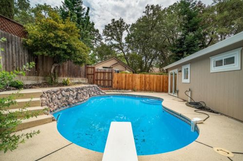 7600 Mcconnel Dr, Citrus Heights CA  95610-2606 exterior