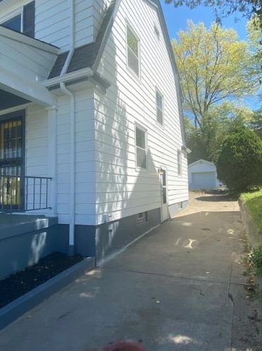2189 Crane Ave, Cincinnati, OH 45207-1320