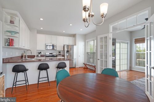 8231 Singleleaf Ln, Lorton VA  22079-5634 exterior