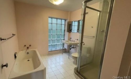 39 Penny Ln, Scarsdale NY  10583-3209 exterior