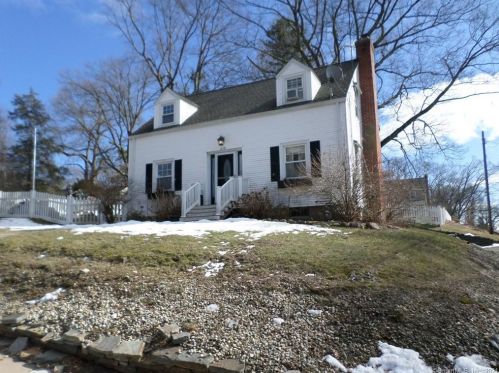 218 Henry St, Manchester, CT 06042-3240