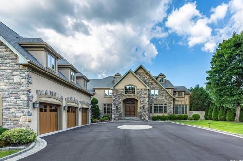 16 Hart Pl, Huntington Station, NY 11746-6214