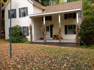 76 Fiddlers Ln, Newtonville, NY 12110-5339