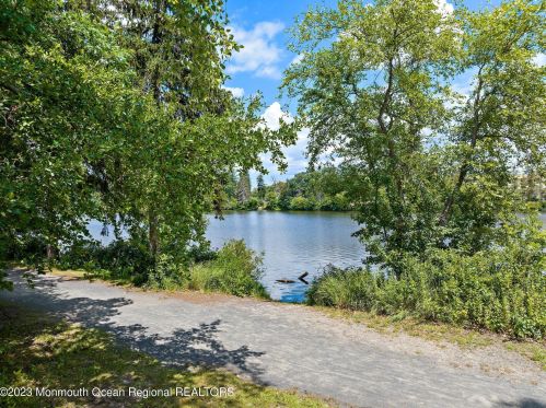 107 Lk Dr, Lakewood NJ  08701-3161 exterior