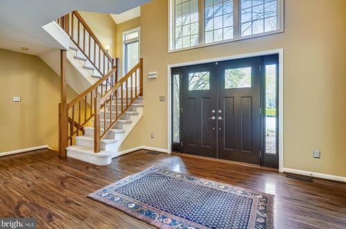 9111 Meadowcreek Ln, Lorton VA  22079-3238 exterior