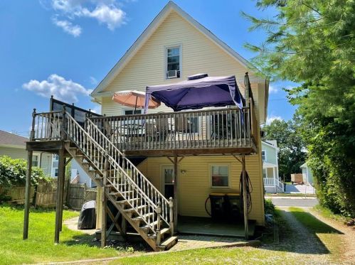 14 Columbia St, Ansonia, CT 06401-2404