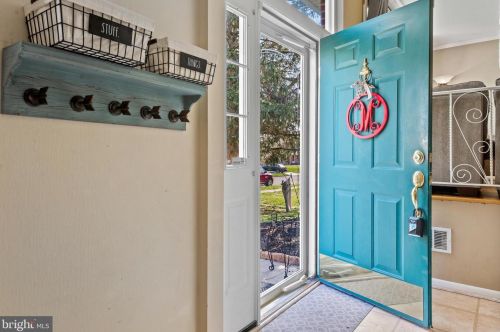 5 Holly Rd, Stratford, NJ 08084-2103