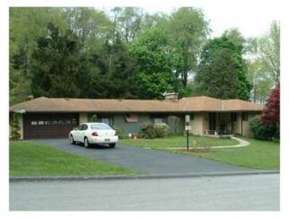 818 Everglade Dr, Mckeesport, PA 15135-2202