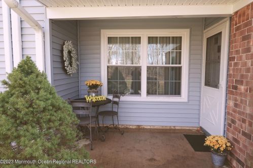 39 Firethorn Cir, Tinton Falls, NJ 07701-6736