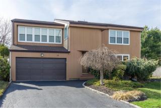 29 Princeton Dr, Syosset, NY 11791-6740