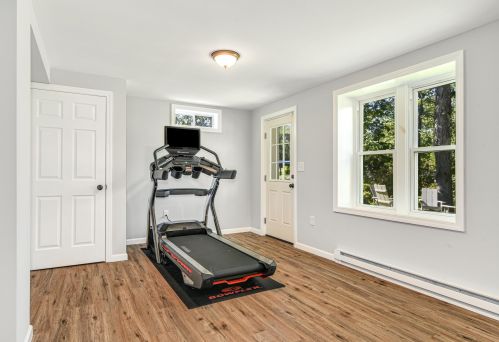 7 Cider Ln, Norwalk CT  06851-3413 exterior
