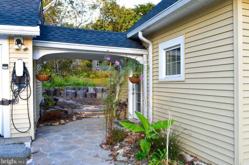 198 Crest Way, Norristown, PA 19406-3650