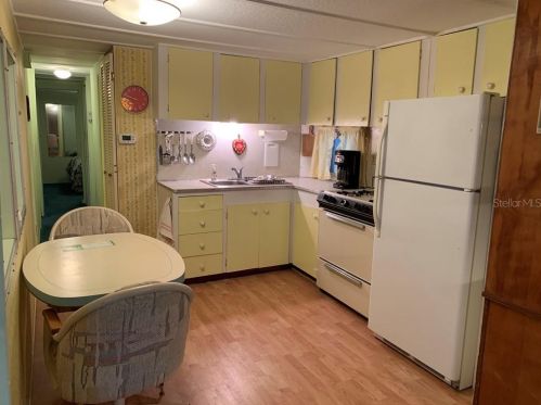 2132 Kepner Dr, Tarpon Springs FL  34691-4248 exterior