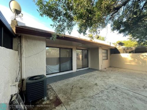 9667 15 Ct, Hollywood FL 33024-4429 exterior