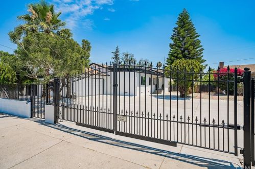 11924 Saticoy St, North Hollywood, CA 91605-2806