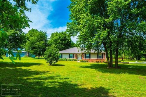 922 Gibson Hill Rd, Fayetteville, AR 72730-8780