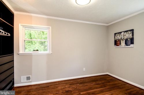 8913 Lagrange St, Lorton VA  22079-1626 exterior