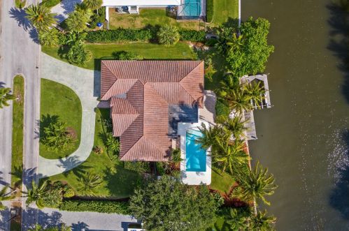 1626 Indian Bay Dr, Vero Beach, FL 32963-2210