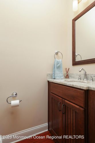 8 Benton Ave, Leonardo NJ  07737-1403 exterior