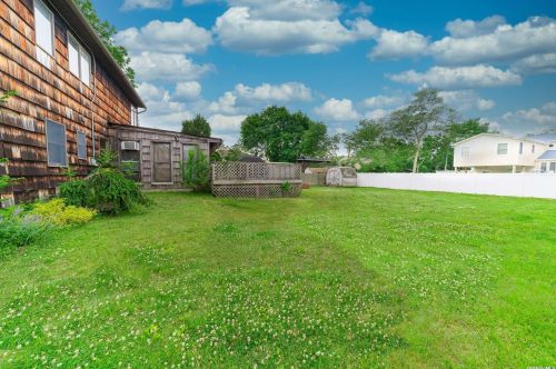 168 Connetquot Rd, Oakdale NY  11769-2118 exterior