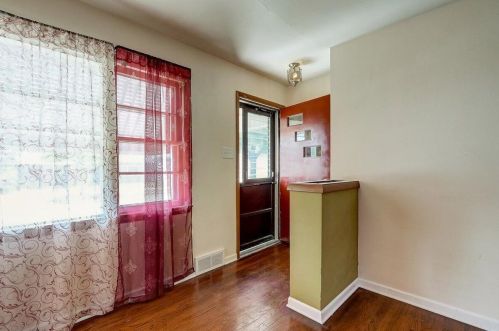 6904 Euclid Ave, Milwaukee, WI 53219-4019