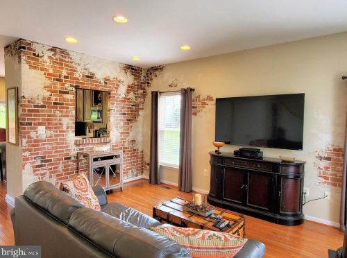 12845 Hunterbrook Dr, Woodbridge, VA 22192-6597