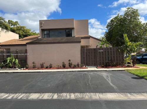 12286 13th Ct, Hollywood FL 33026-3835 exterior