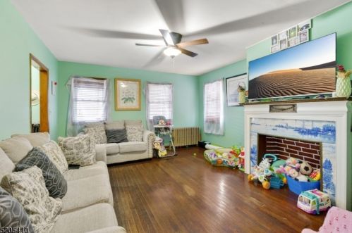 9 Henry St, Morristown, NJ 07960-3830