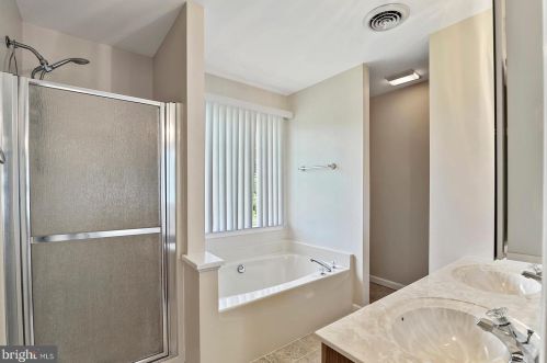 195 Apple Blossom Dr, Camden-Wy DE  19934-1970 exterior