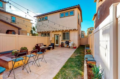 3120 Lisbon Ln, Oxnard CA 93036-7623 exterior