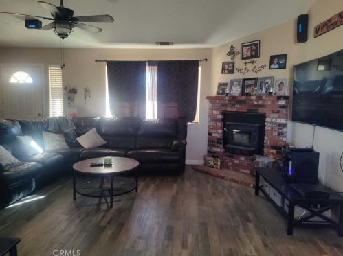 8878 Del Rosa Rd, Victorville, CA 92392-1396