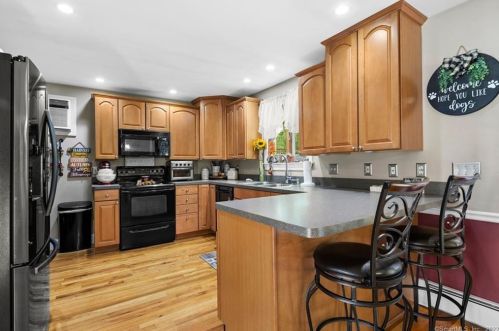 102 Kelly Rd, Wapping CT 06074-3119 exterior